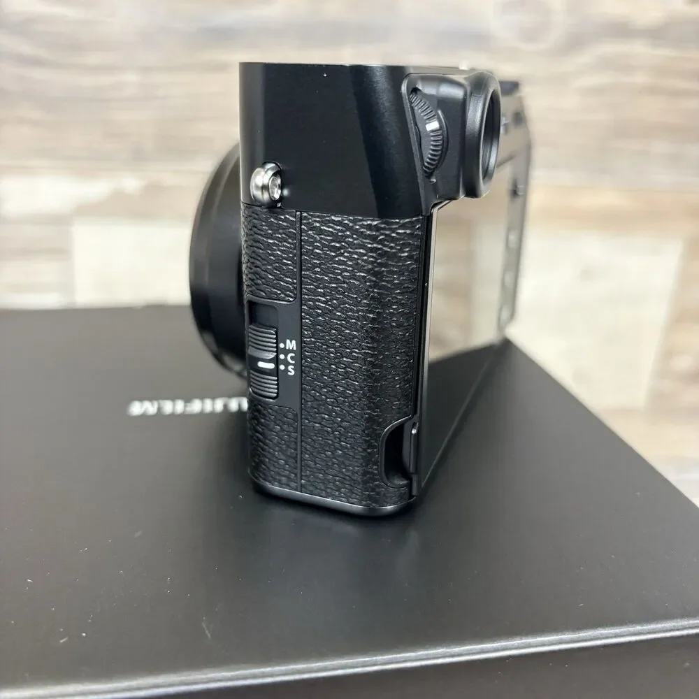 FUJIFILM X100VI 40.2MP Digital Camera - Black *BRAND NEW*